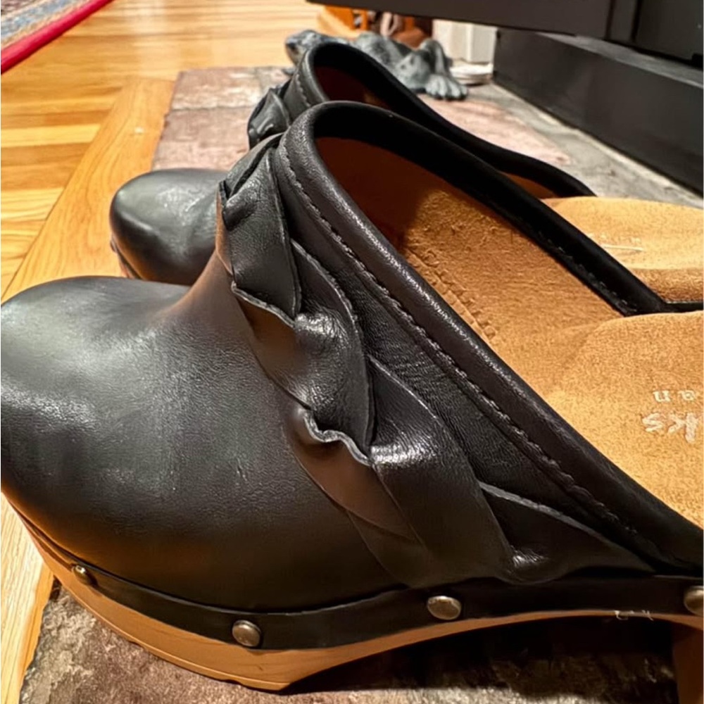 Clark's Artisan black leather mule platform heel Size 6M - Picture 6 of 7